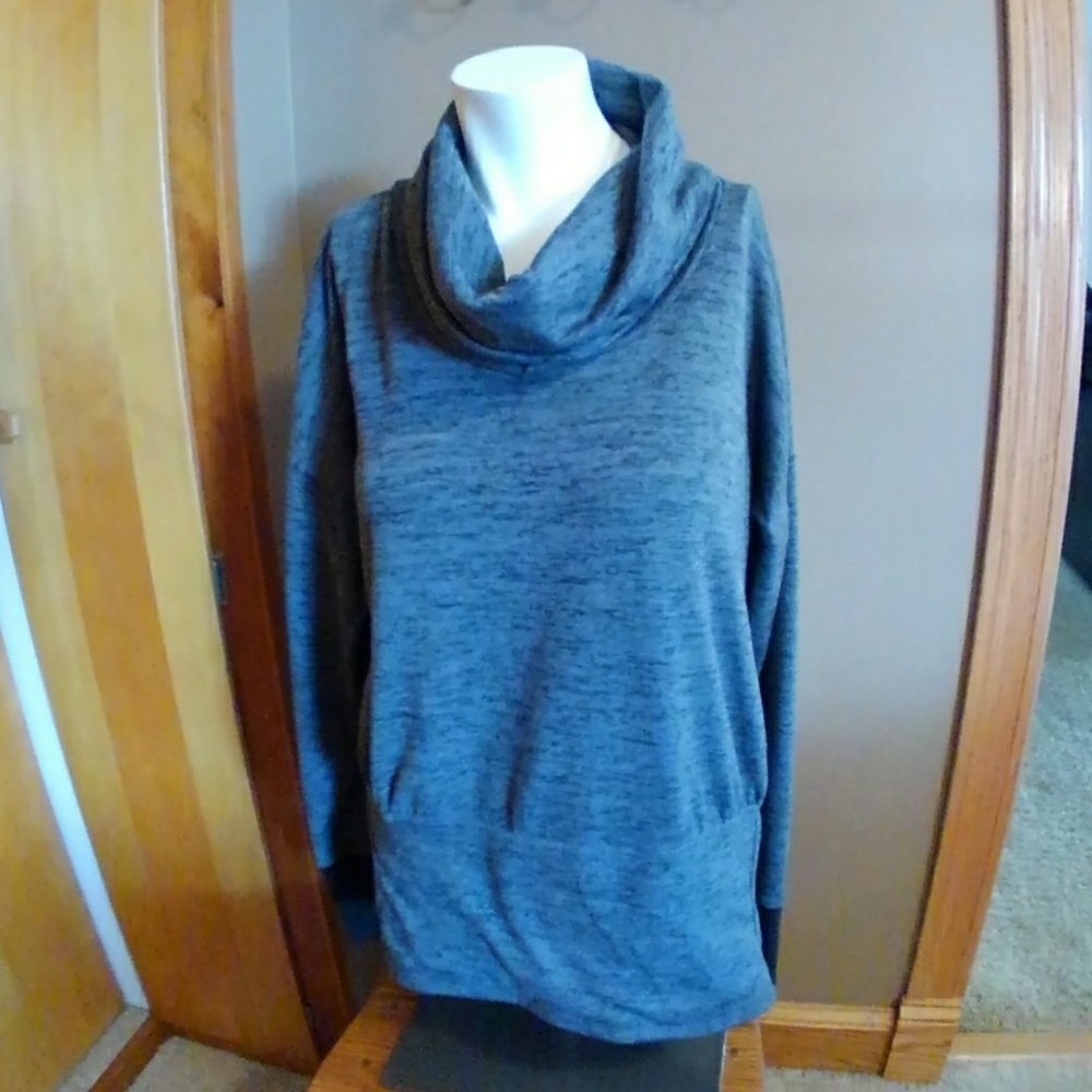 Woman's Athleta Batwing and Robin Cowlneck